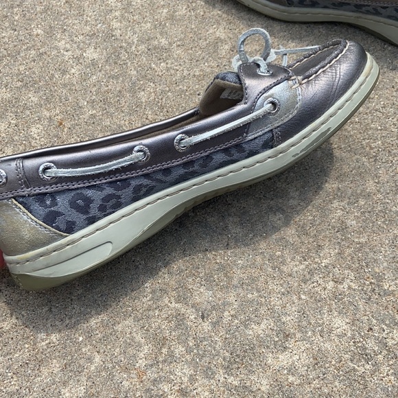 Gray, leopard print, size 8 Sperry’s - Picture 5 of 7